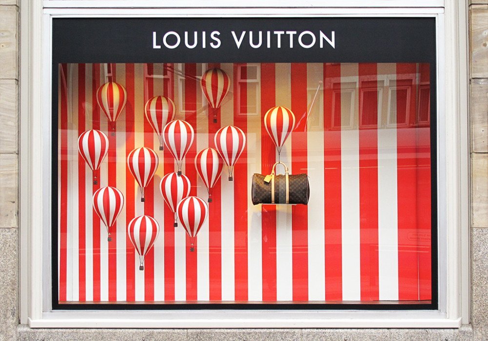 Louis Vuitton Window Display  Store window displays, Window display,  Boutique display